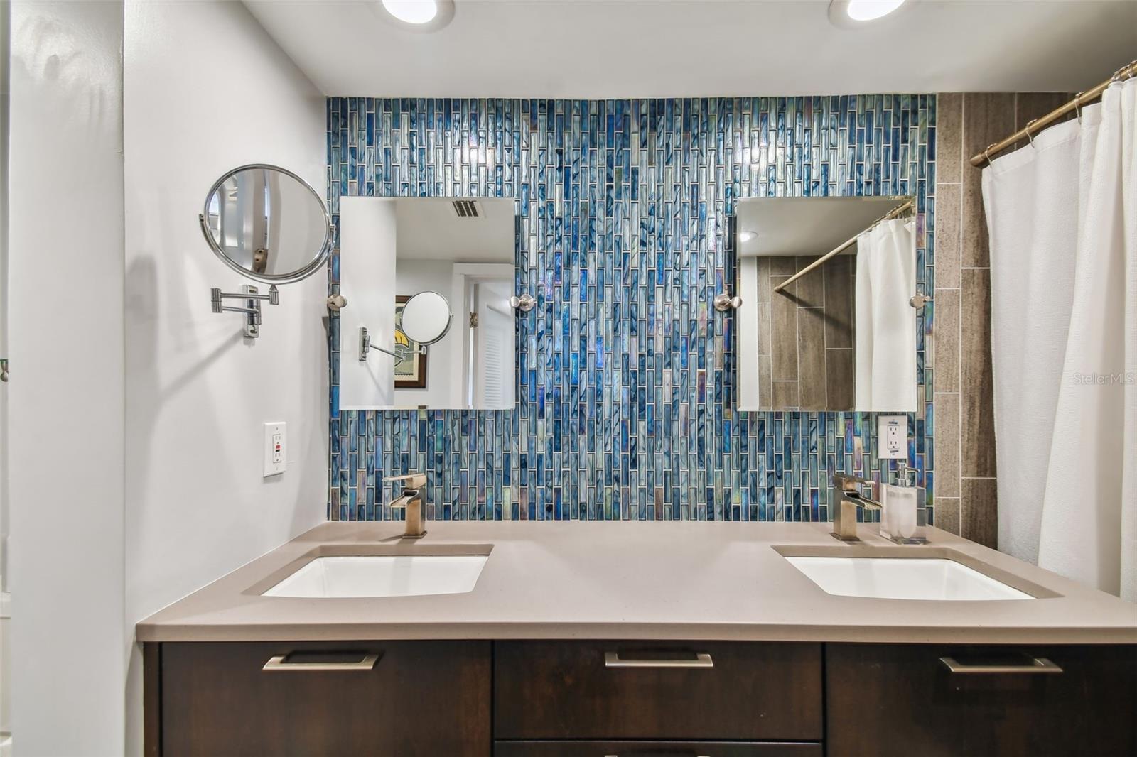 Image 16 of 23 For 4141 Bayshore Boulevard 402
