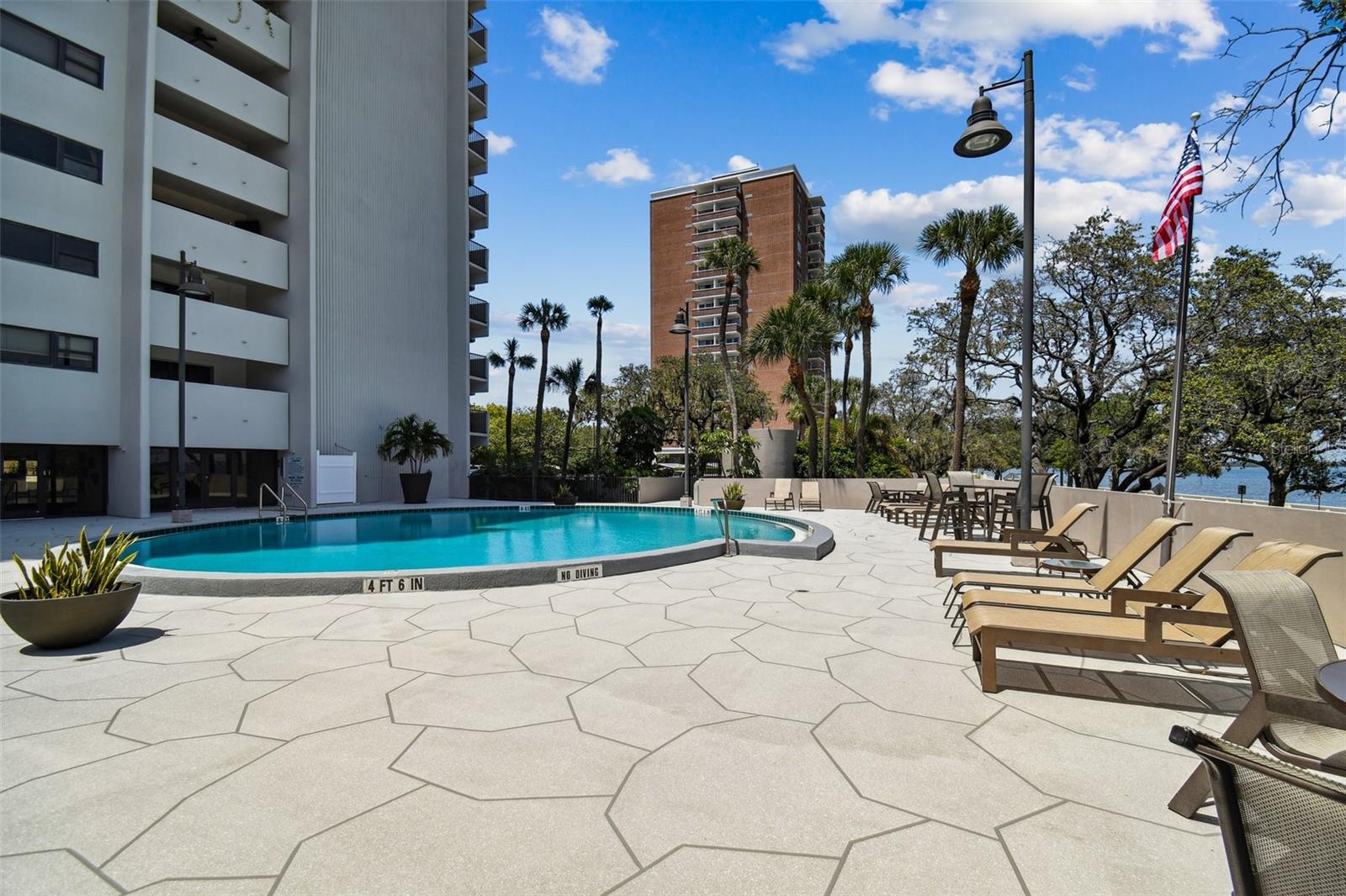 Image 18 of 23 For 4141 Bayshore Boulevard 402