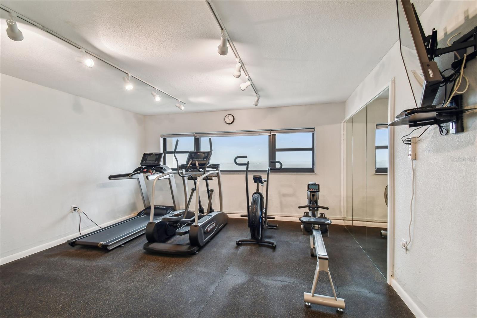 Image 9 of 23 For 4141 Bayshore Boulevard 402