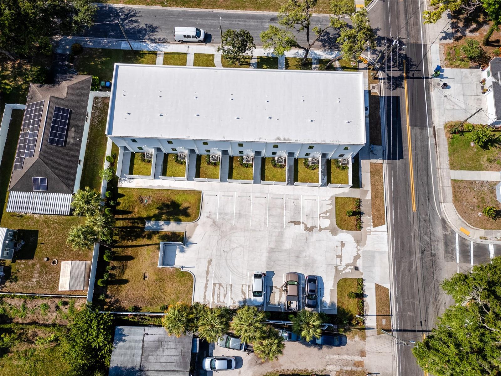Listing photo id 40 for 3402 28th Avenue 6