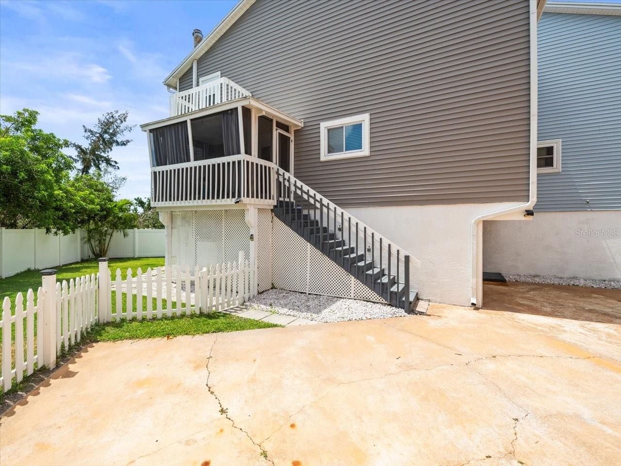Image 2 of 35 For 619 2nd Street 3