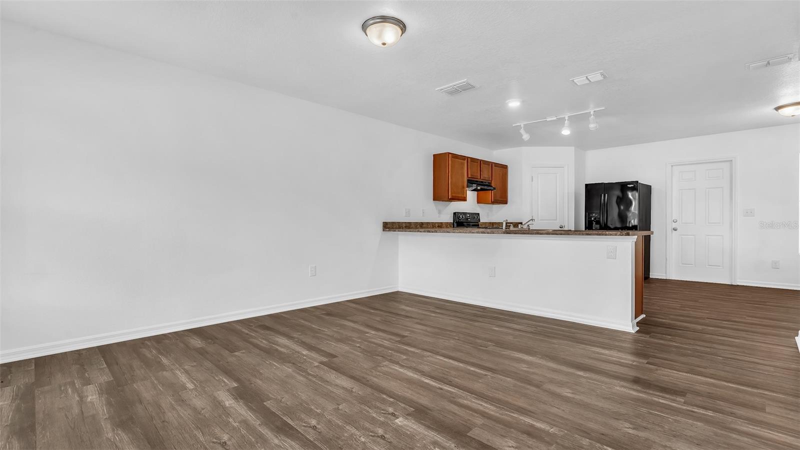 Image 5 of 39 For 6209 Radford Street