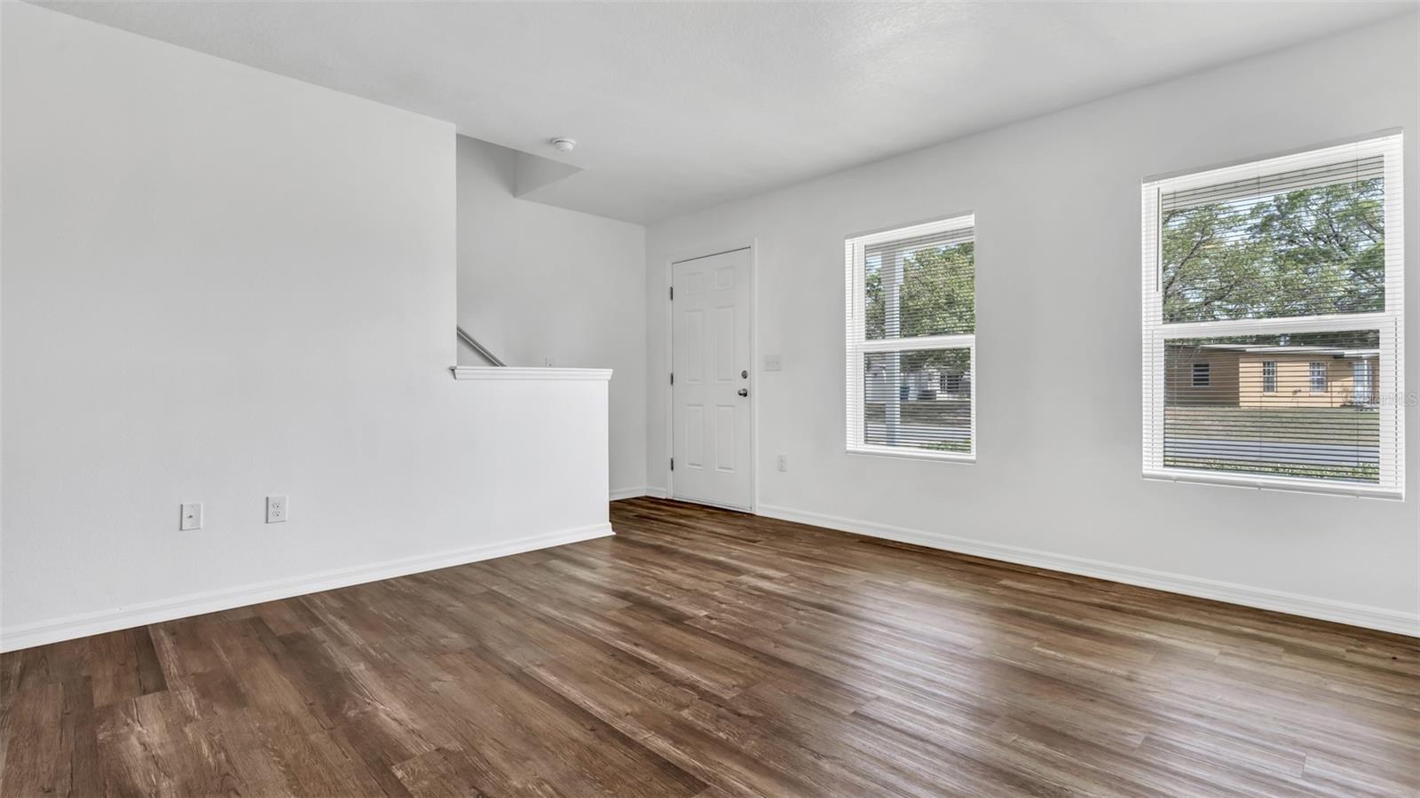 Image 7 of 39 For 6209 Radford Street