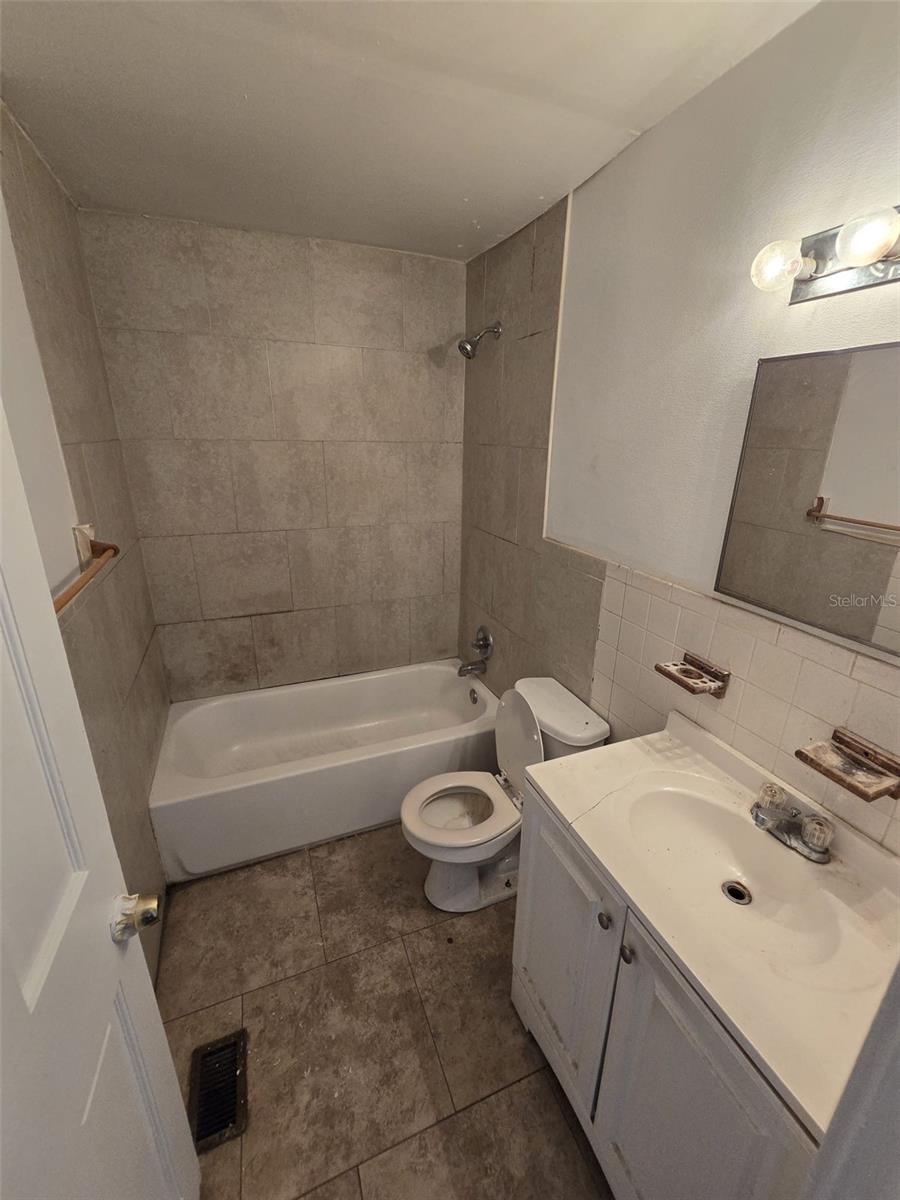Image 10 of 27 For 4420 6th Avenue S