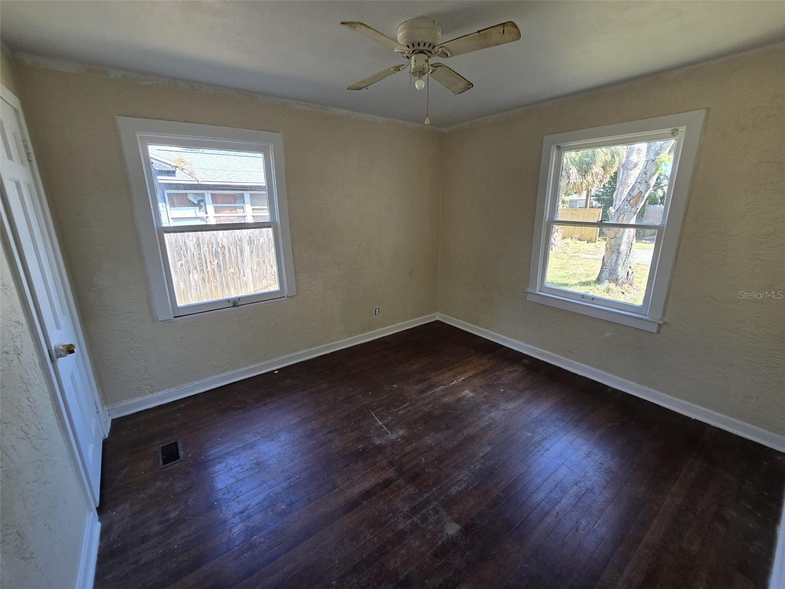 Image 12 of 27 For 4420 6th Avenue S