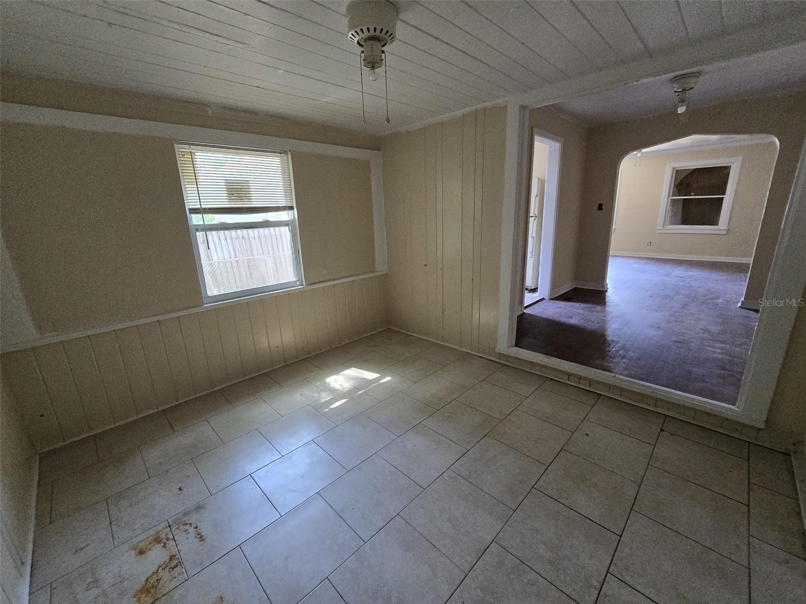 Image 15 of 27 For 4420 6th Avenue S
