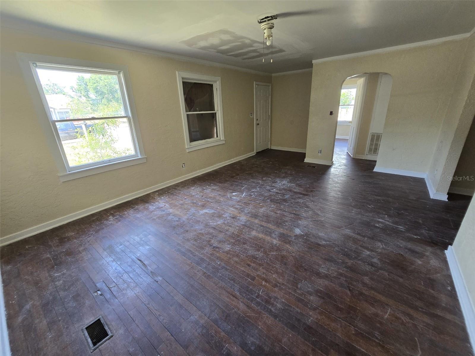 Image 3 of 27 For 4420 6th Avenue S