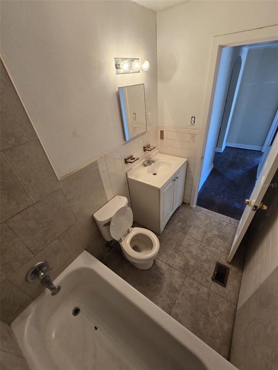 Image 9 of 27 For 4420 6th Avenue S