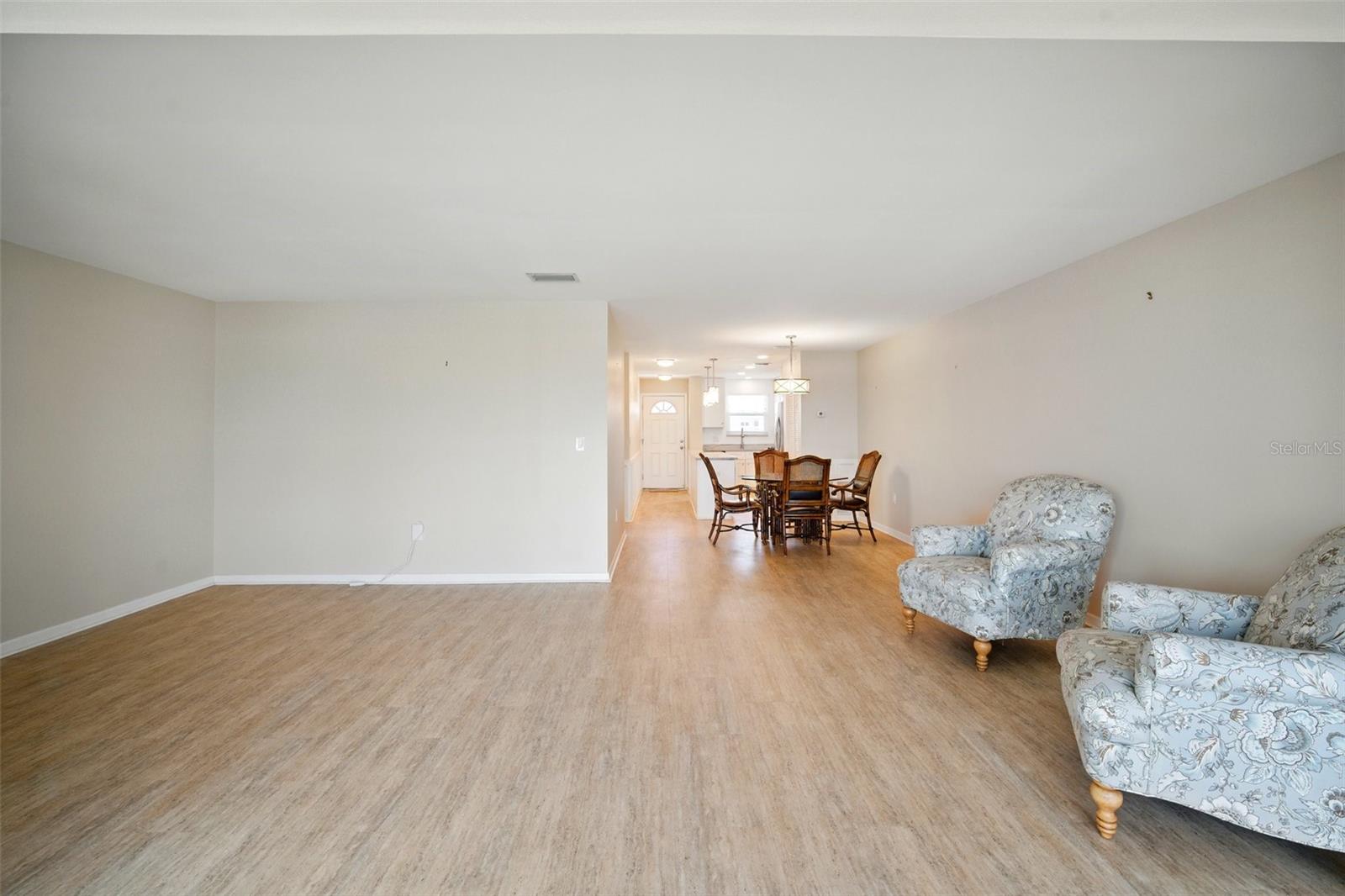 Image 13 of 37 For 5925 Shore Boulevard S 611