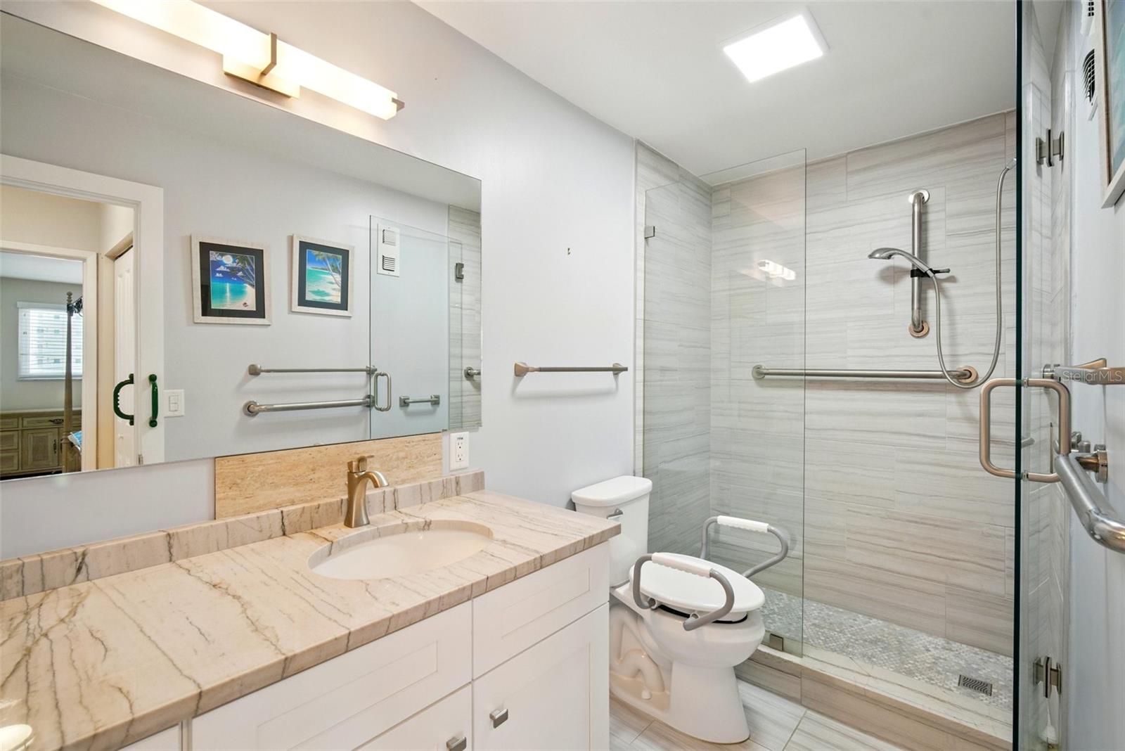 Image 19 of 37 For 5925 Shore Boulevard S 611