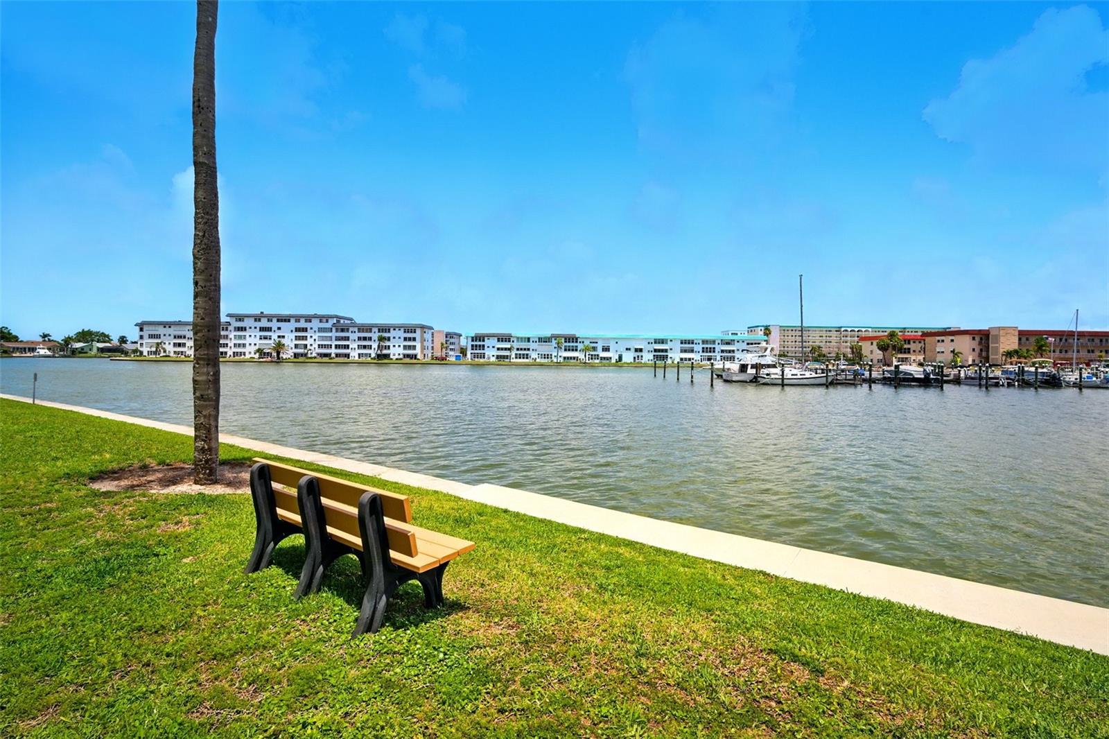 Image 21 of 37 For 5925 Shore Boulevard S 611