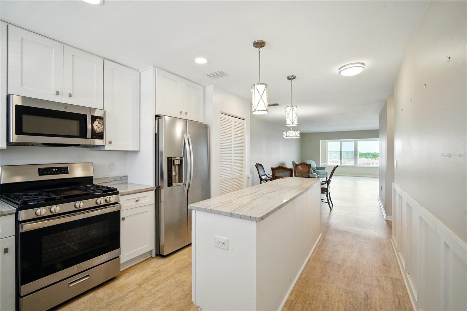 Image 6 of 37 For 5925 Shore Boulevard S 611
