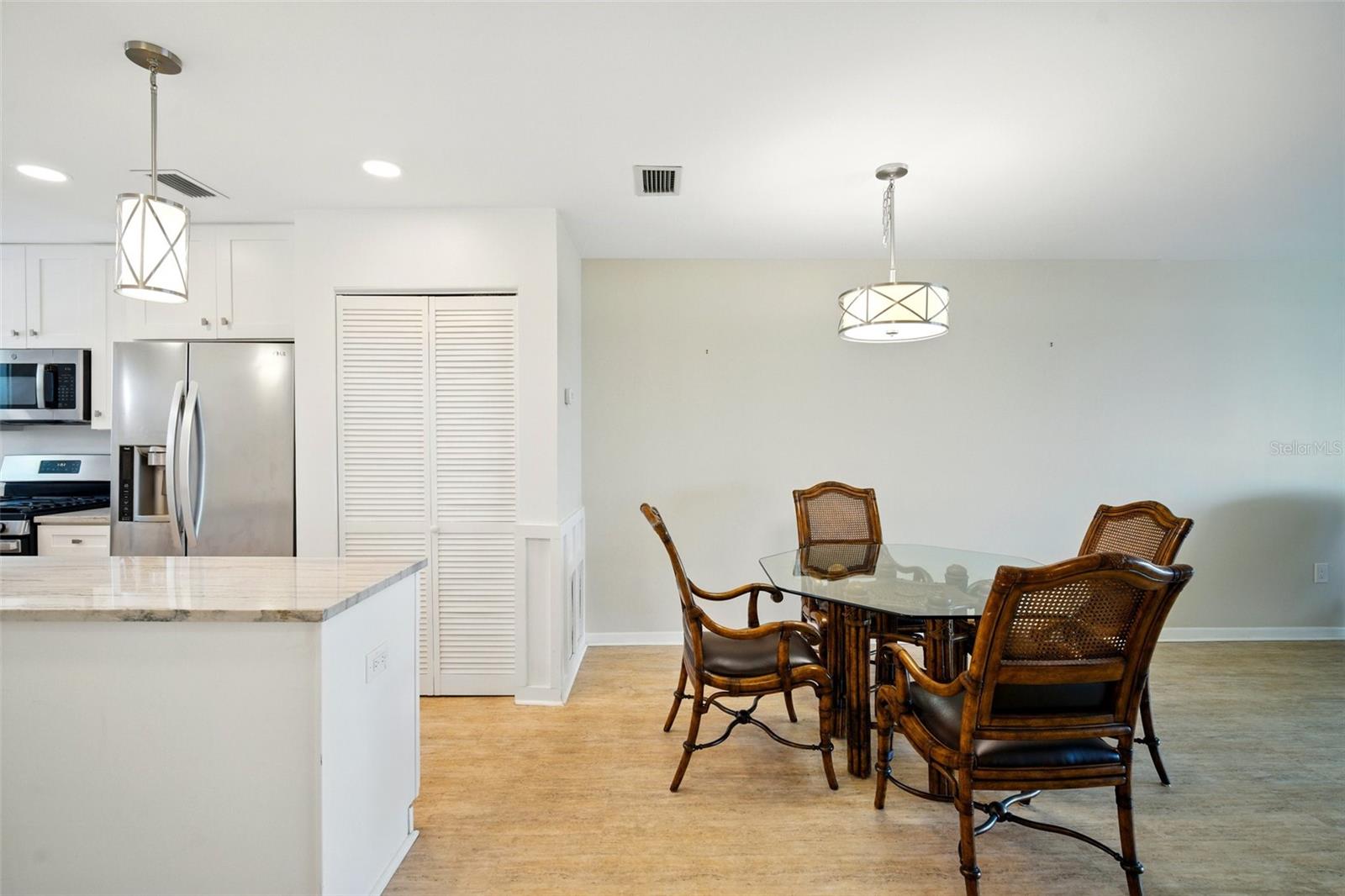 Image 8 of 37 For 5925 Shore Boulevard S 611