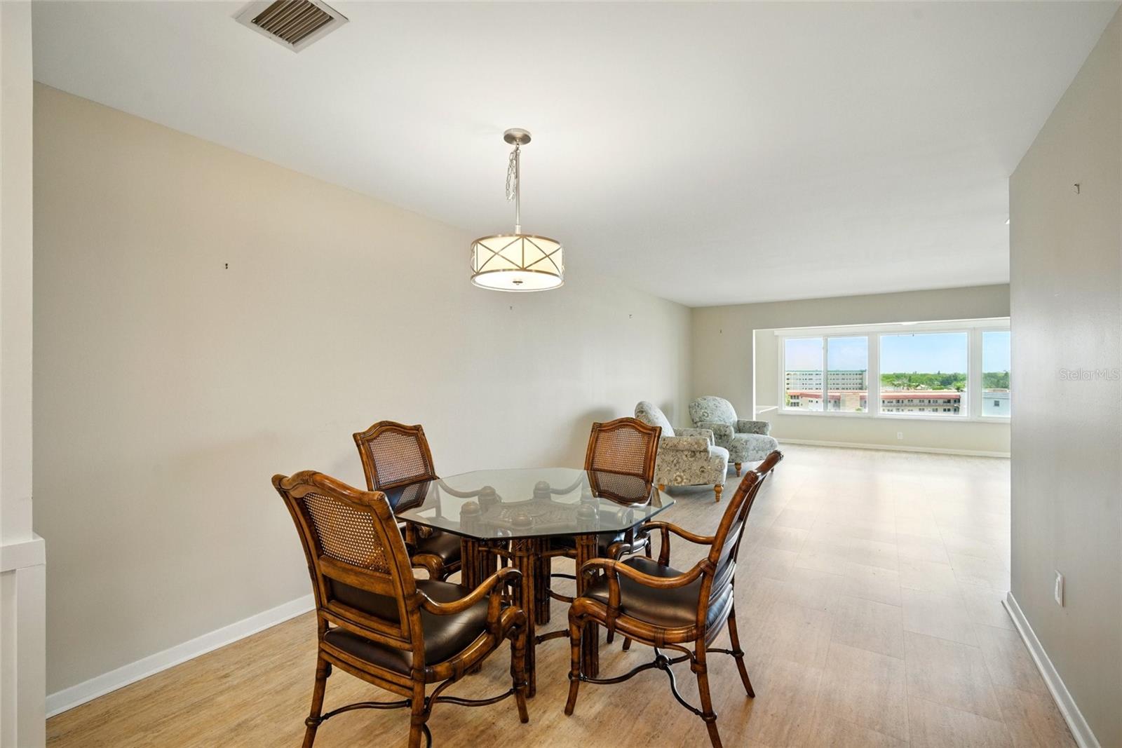 Image 9 of 37 For 5925 Shore Boulevard S 611