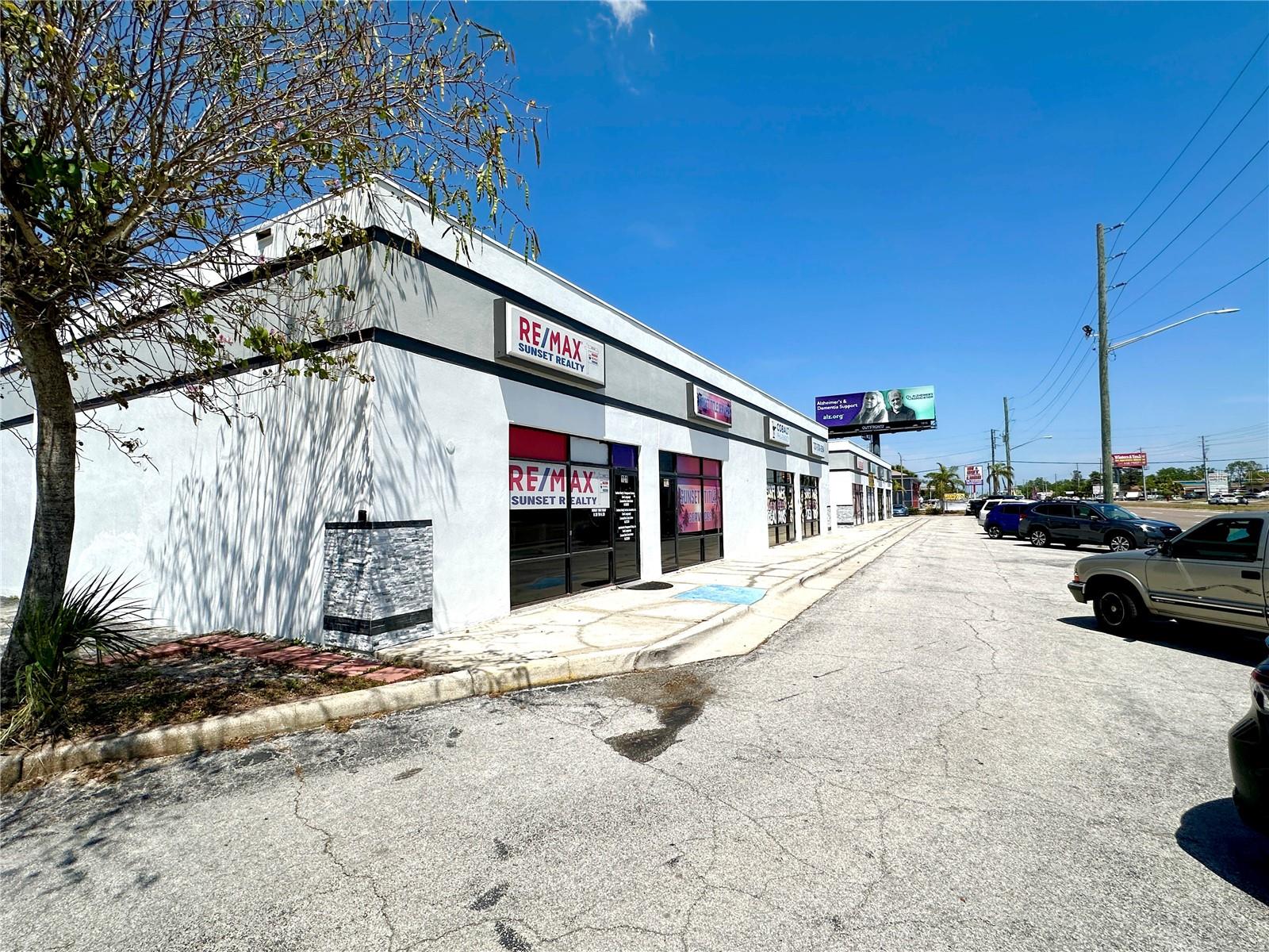 Listing photo id 13 for 7135 State Road 52