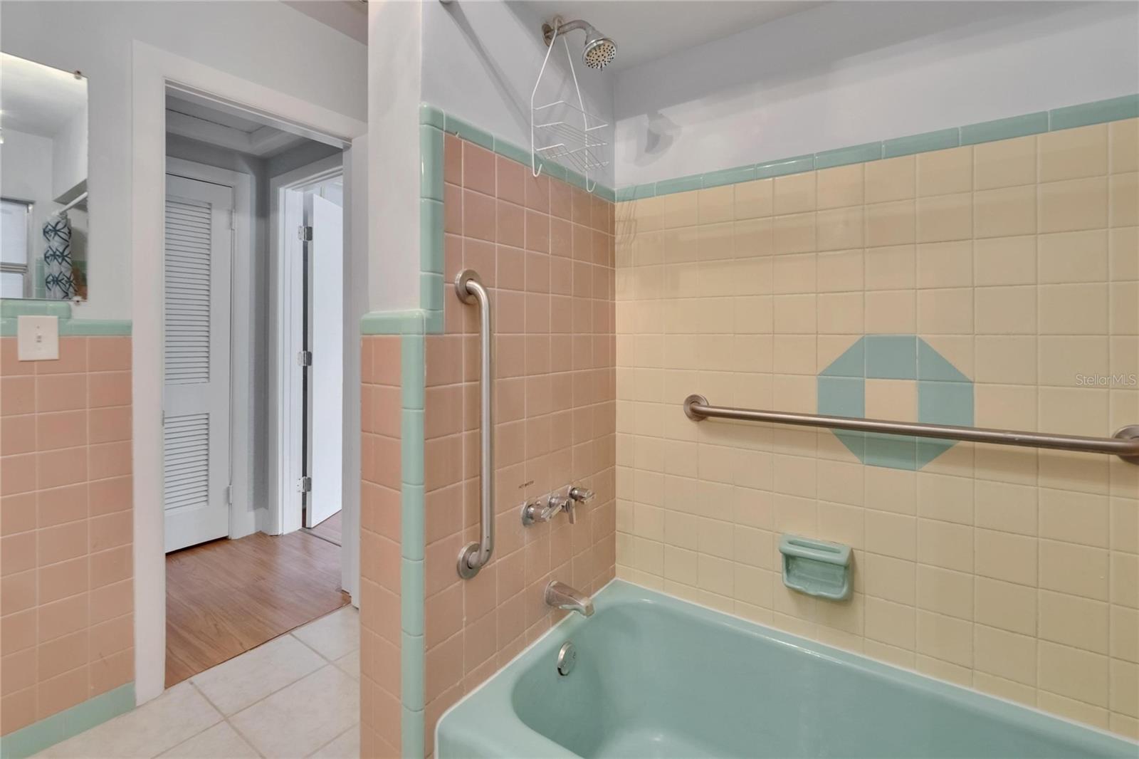 Image 22 of 26 For 2505 E 19th Ave