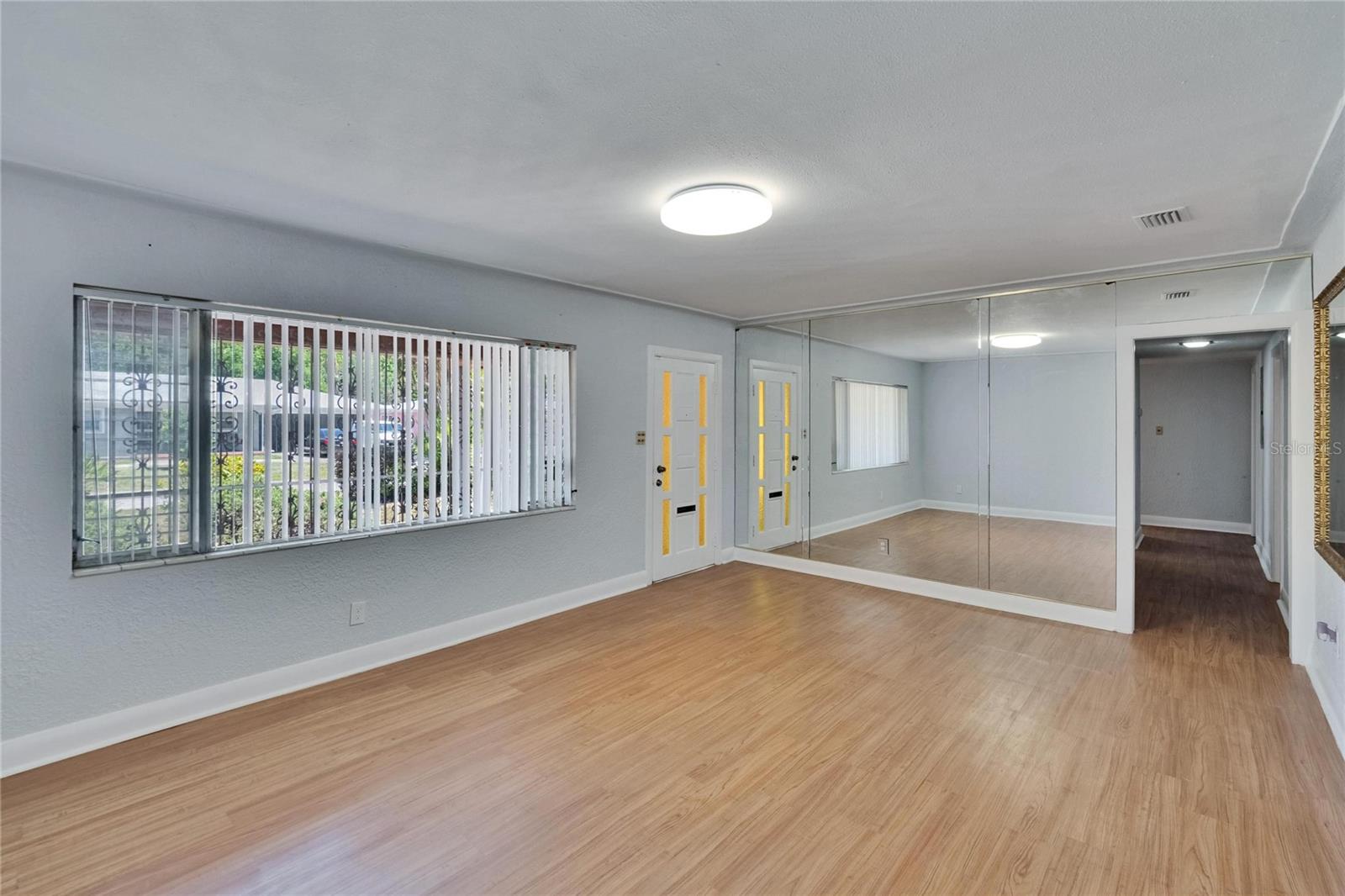 Image 5 of 26 For 2505 E 19th Ave