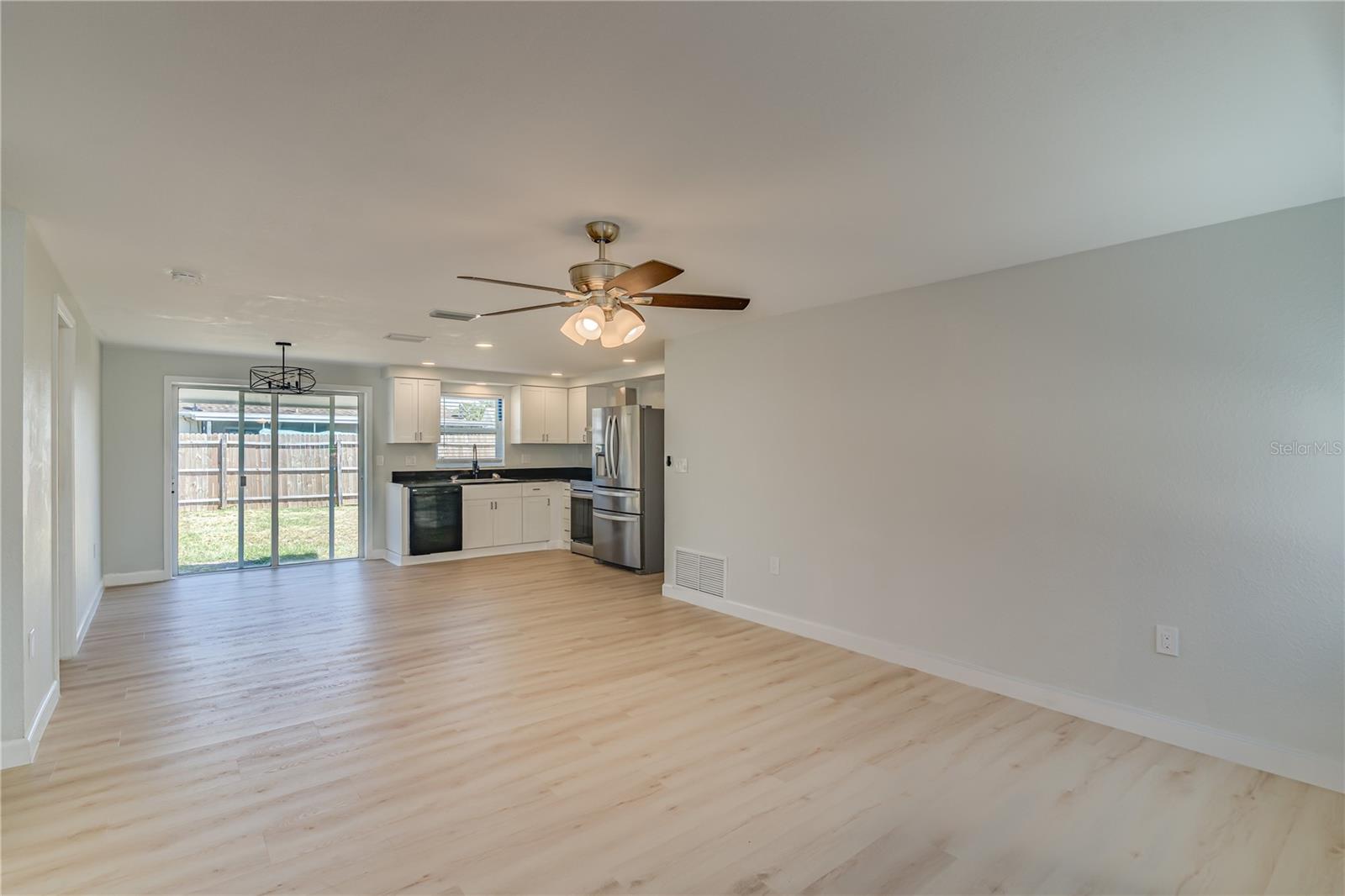 Image 4 of 30 For 8805 58th Lane N