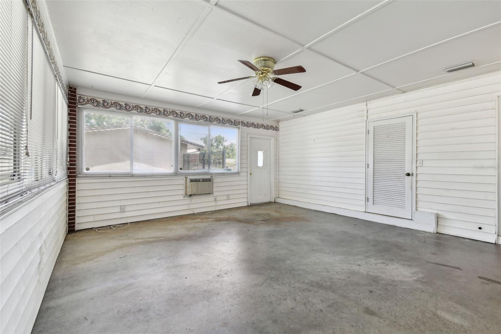 Image 15 of 25 For 6922 Spencer Circle