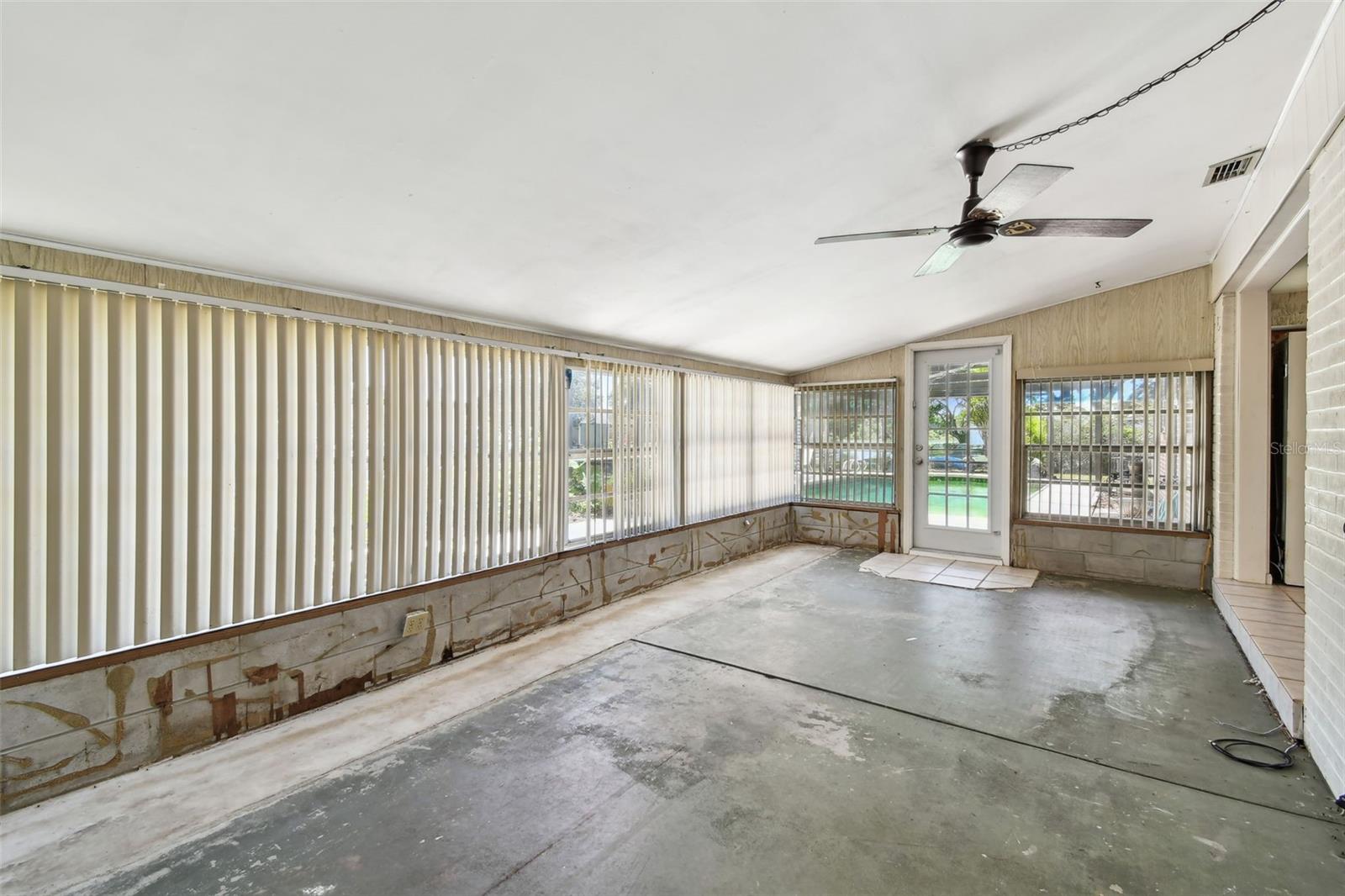 Image 16 of 25 For 6922 Spencer Circle