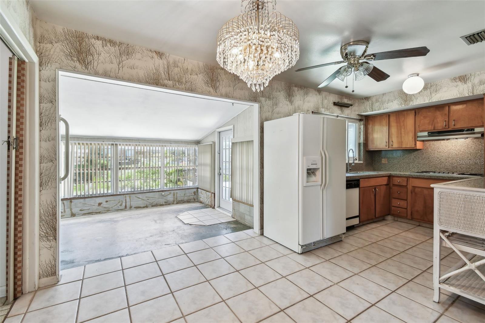 Image 5 of 25 For 6922 Spencer Circle