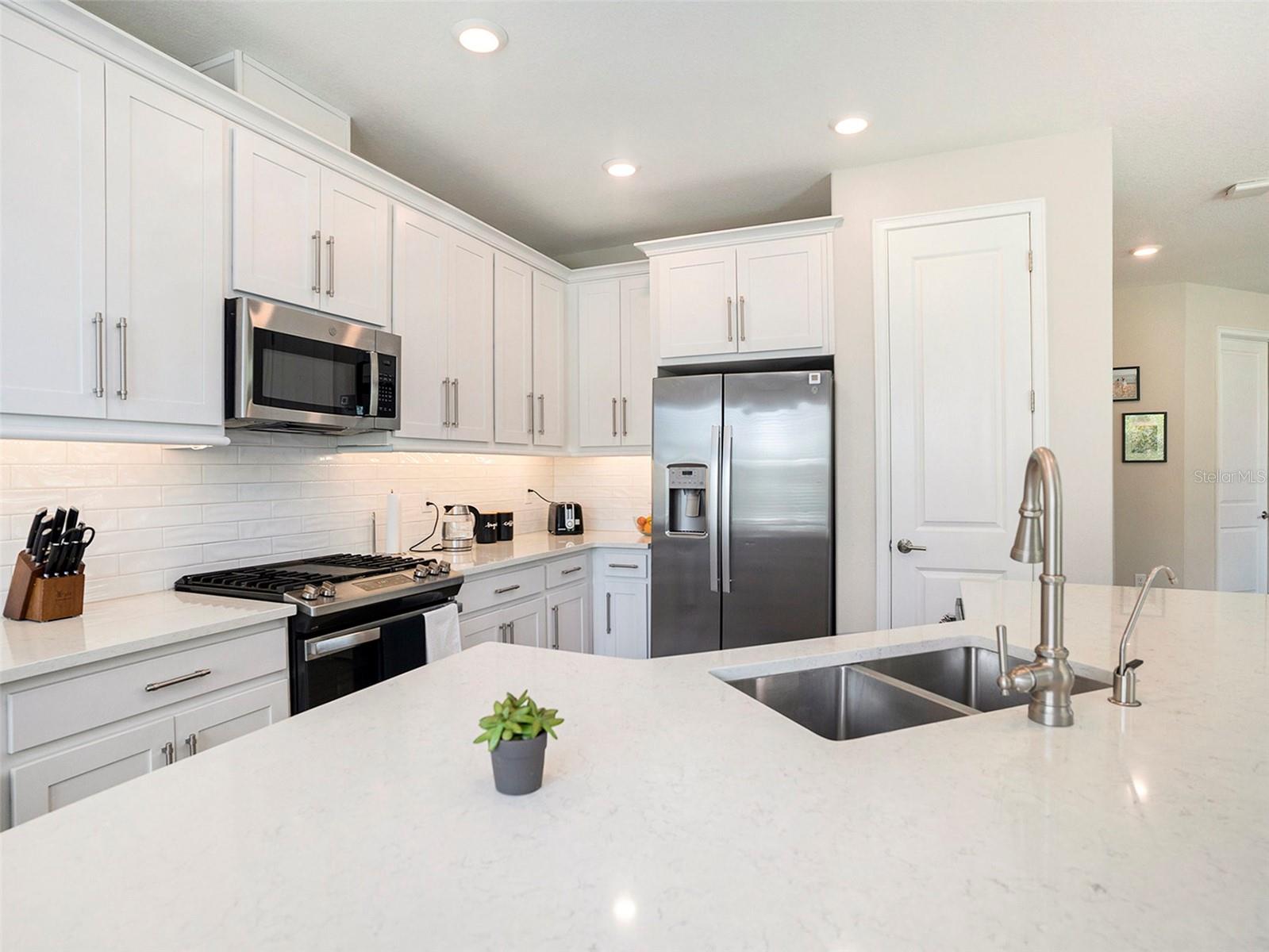 Image 14 of 52 For 4644 Almada Lane