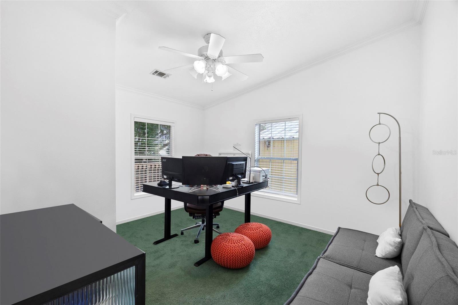 Listing photo id 9 for 13015 Elm Street
