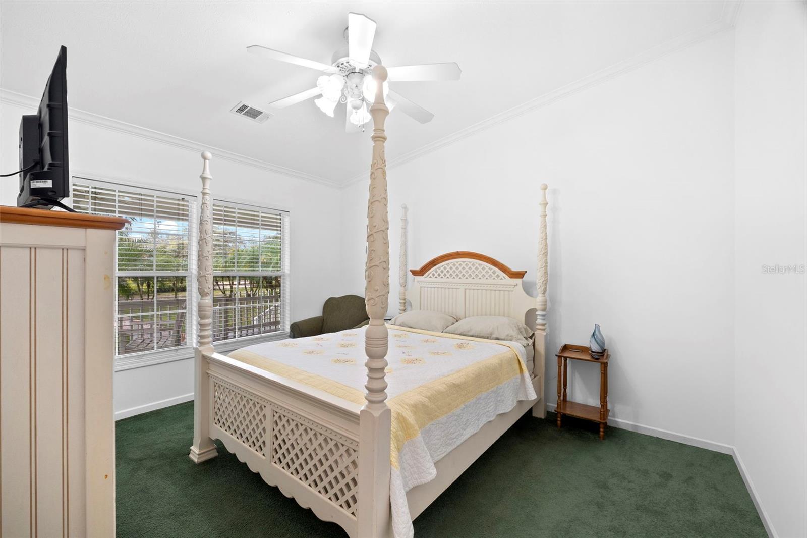 Listing photo id 10 for 13015 Elm Street