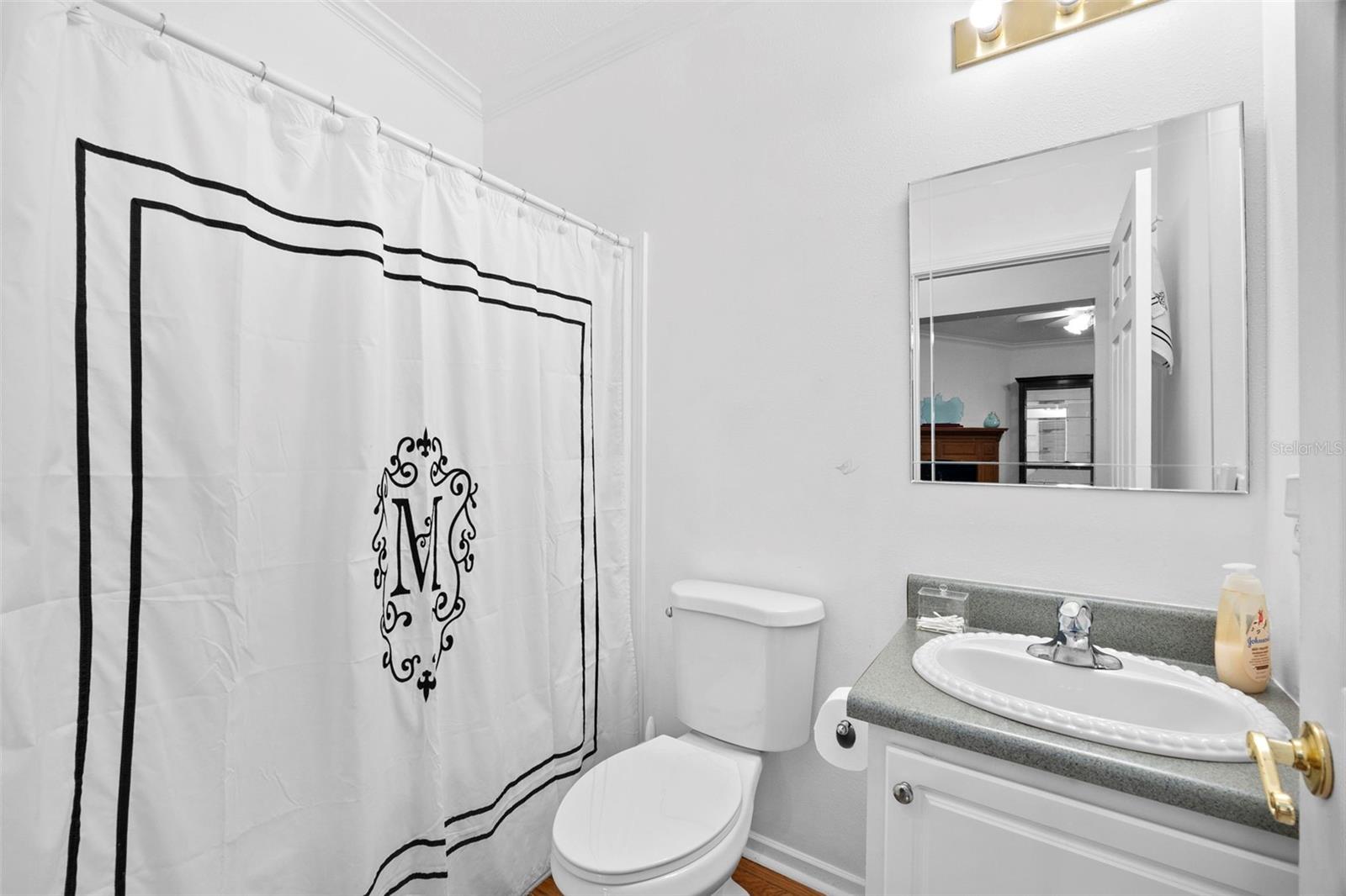 Listing photo id 11 for 13015 Elm Street