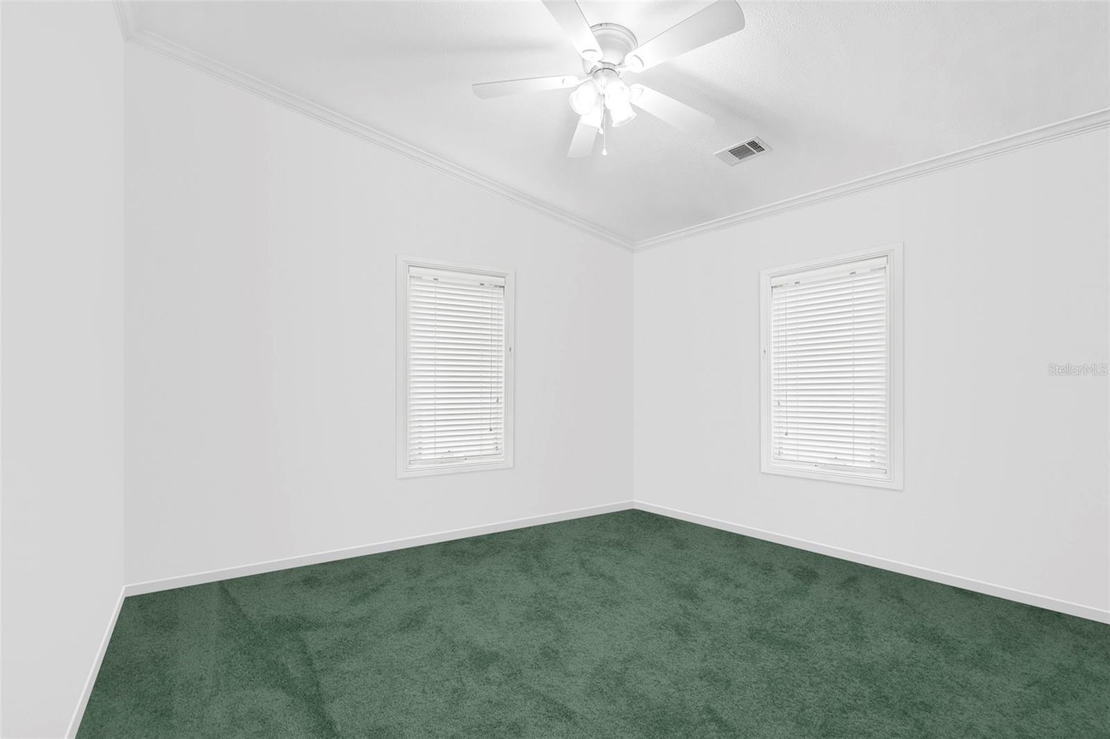 Listing photo id 12 for 13015 Elm Street