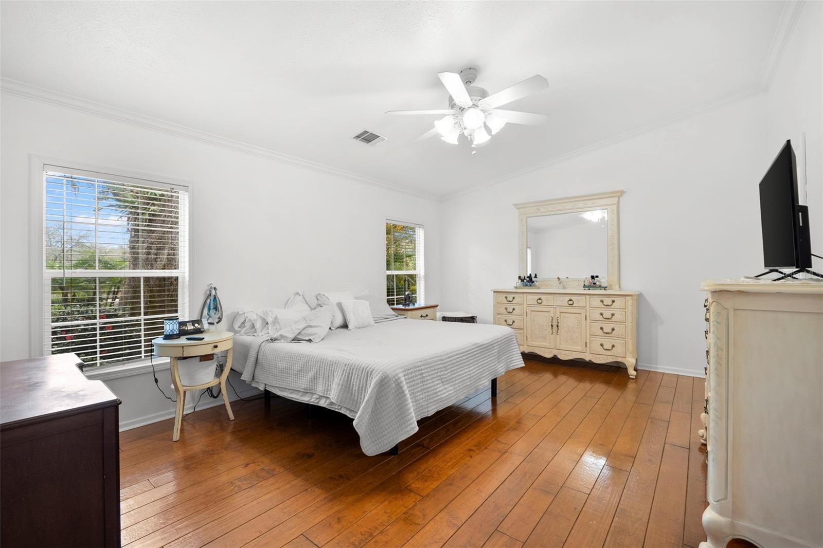 Listing photo id 14 for 13015 Elm Street