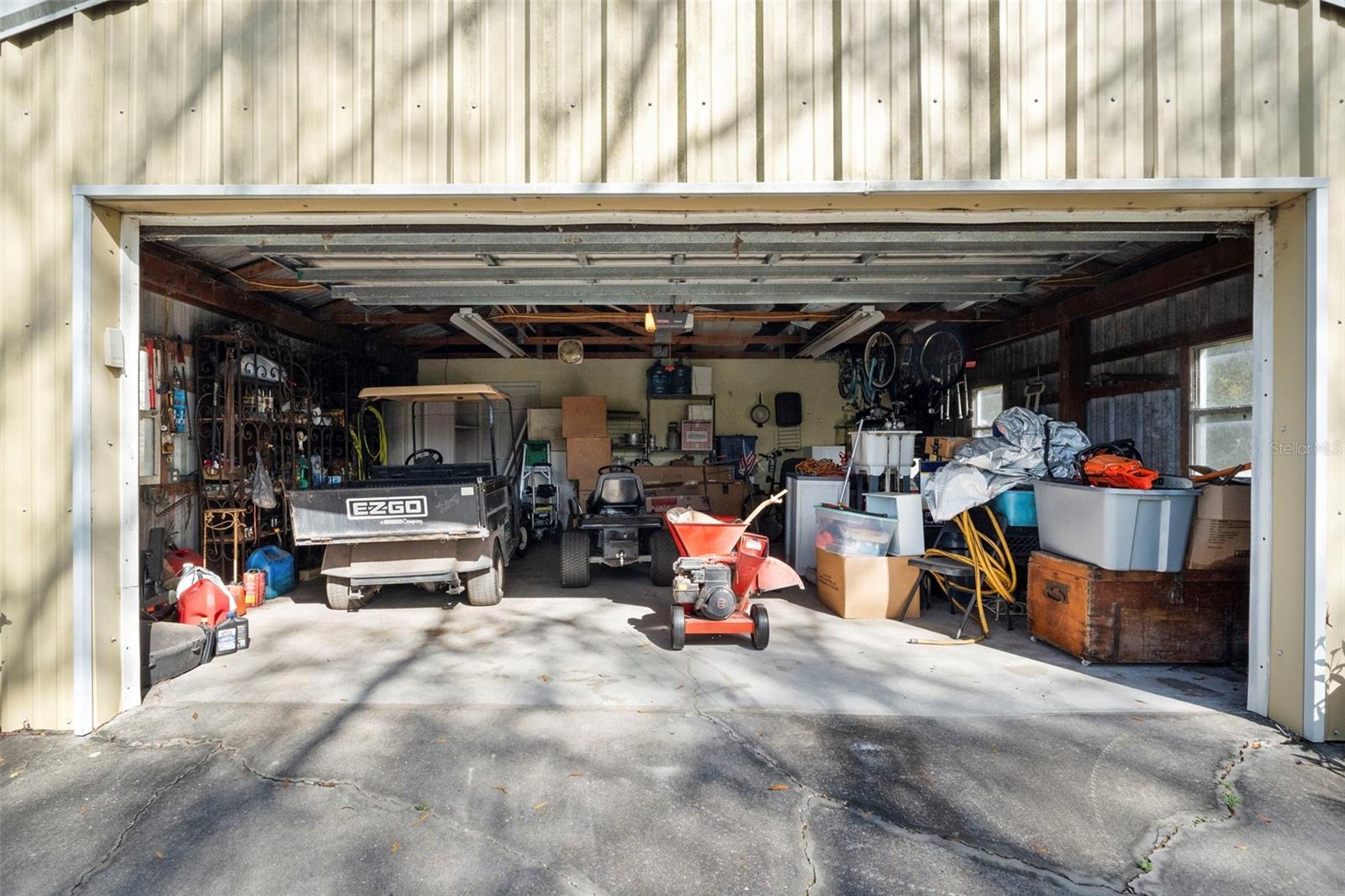Listing photo id 21 for 13015 Elm Street