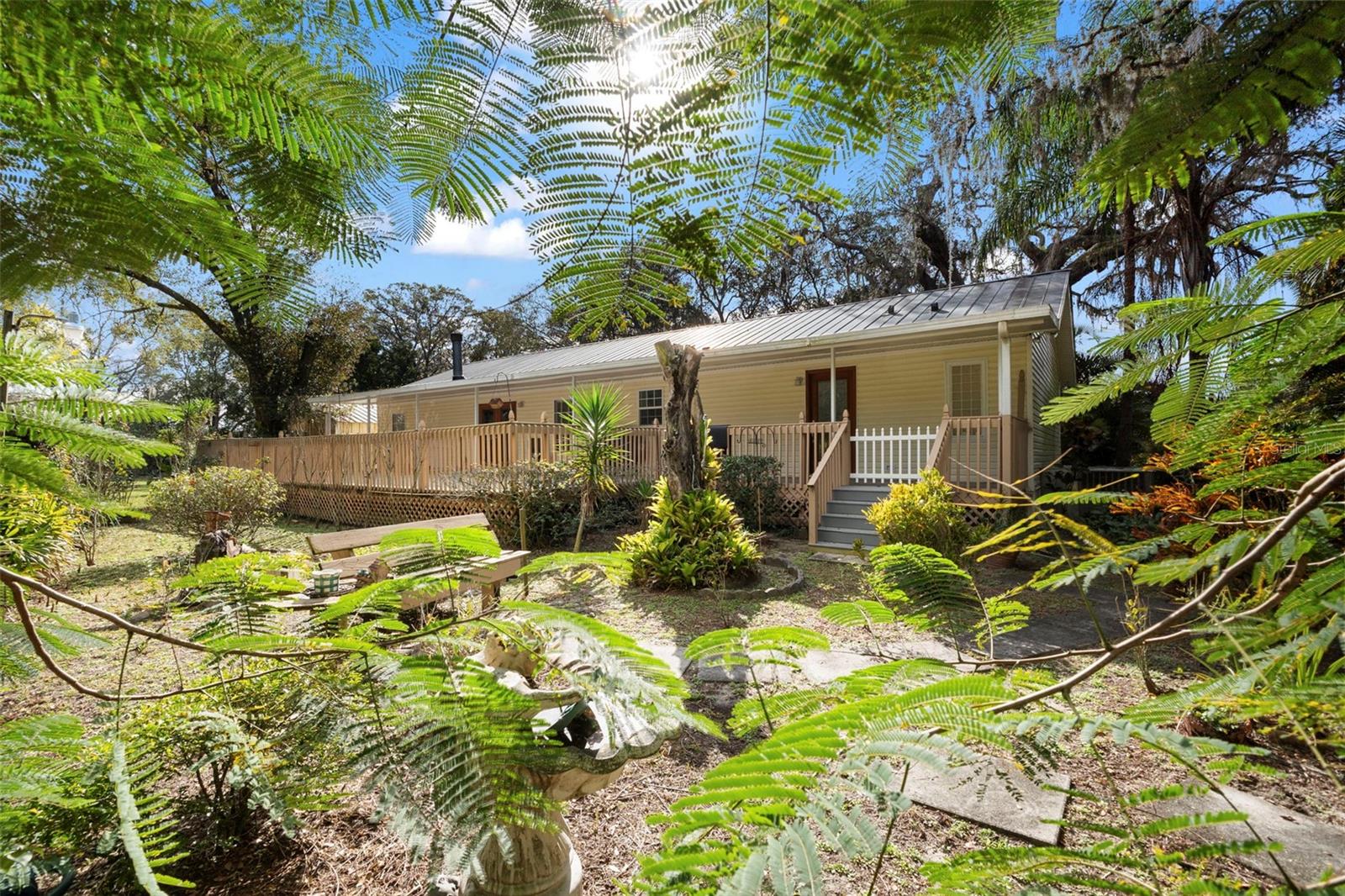 Listing photo id 22 for 13015 Elm Street