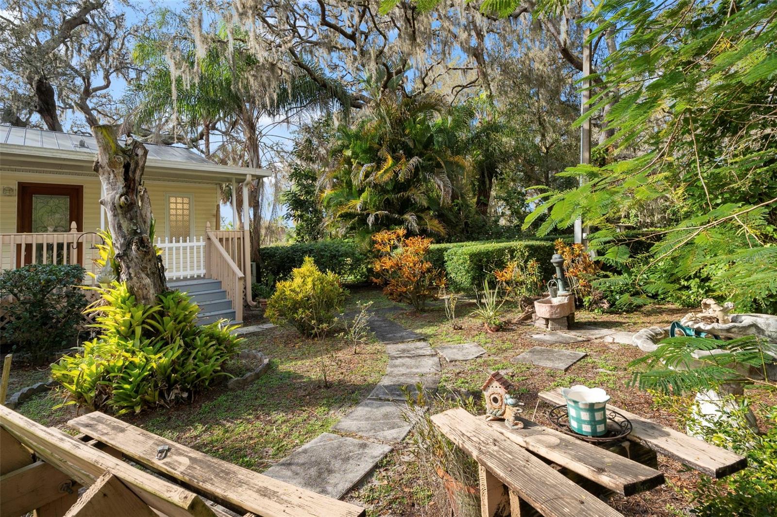 Listing photo id 23 for 13015 Elm Street