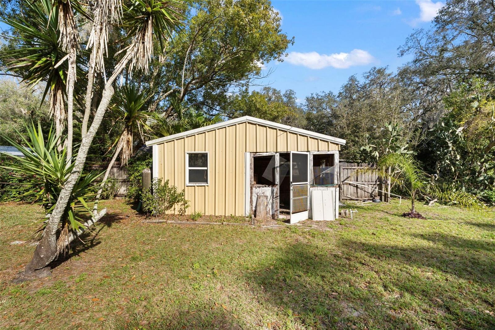 Listing photo id 25 for 13015 Elm Street