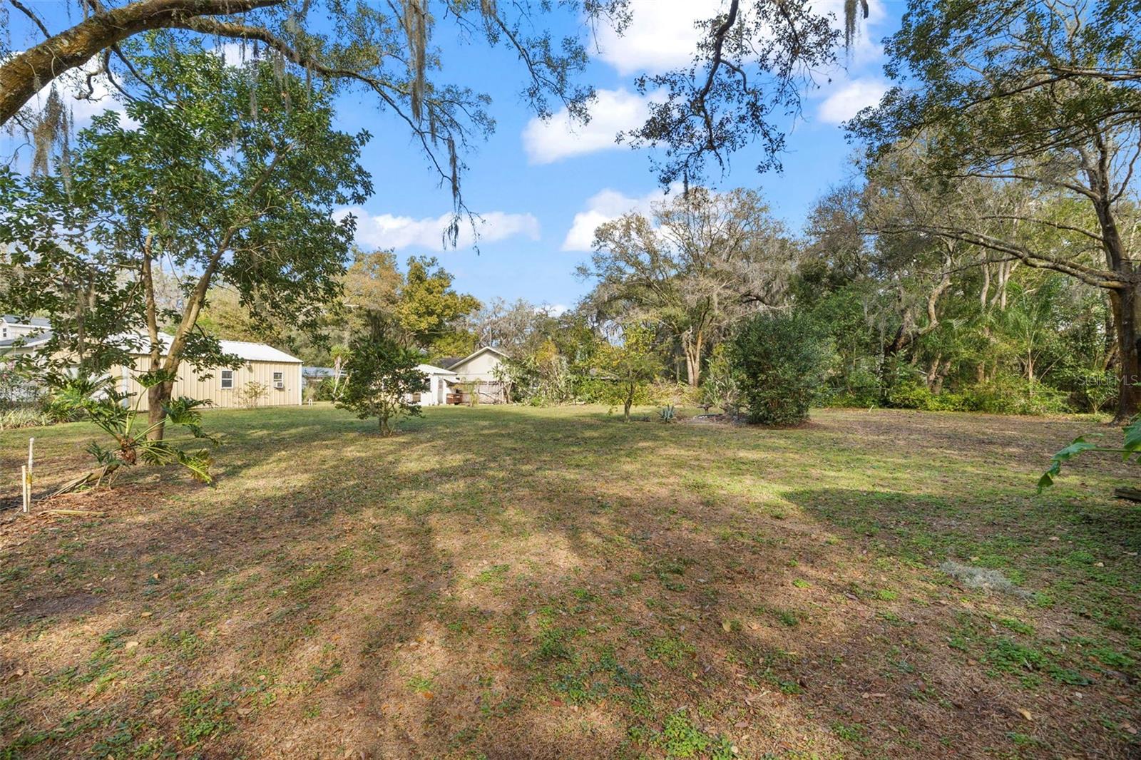 Listing photo id 27 for 13015 Elm Street