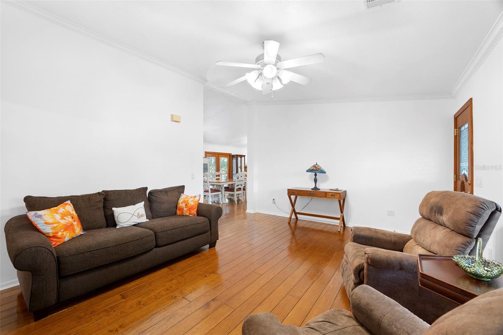 Listing photo id 1 for 13015 Elm Street