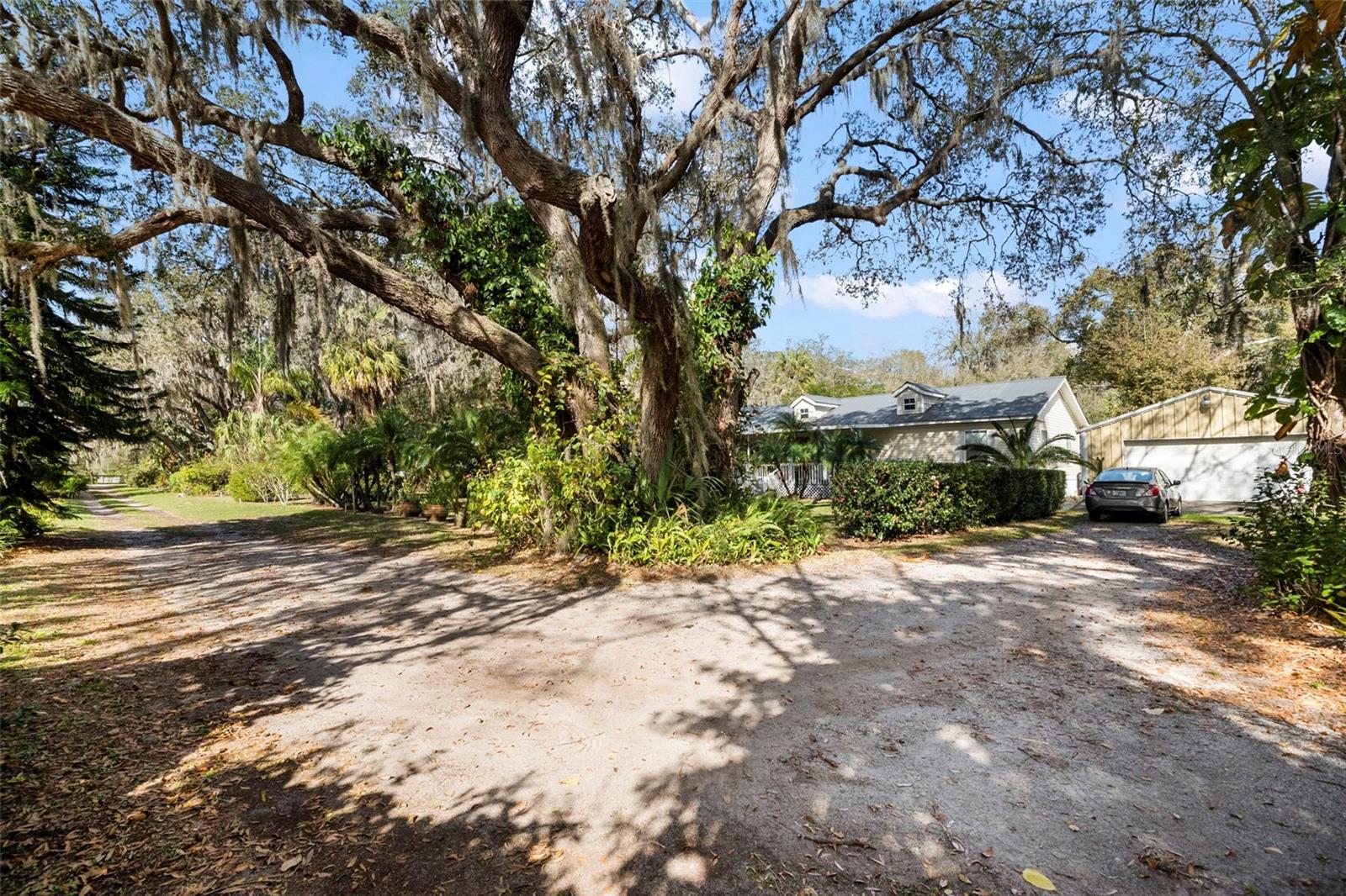 Listing photo id 32 for 13015 Elm Street