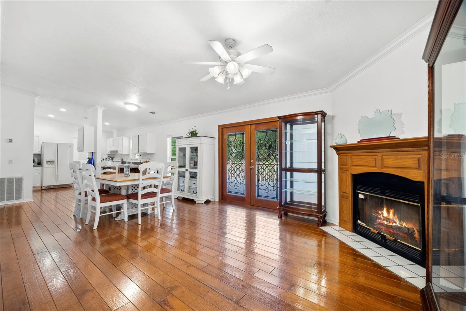Listing photo id 7 for 13015 Elm Street