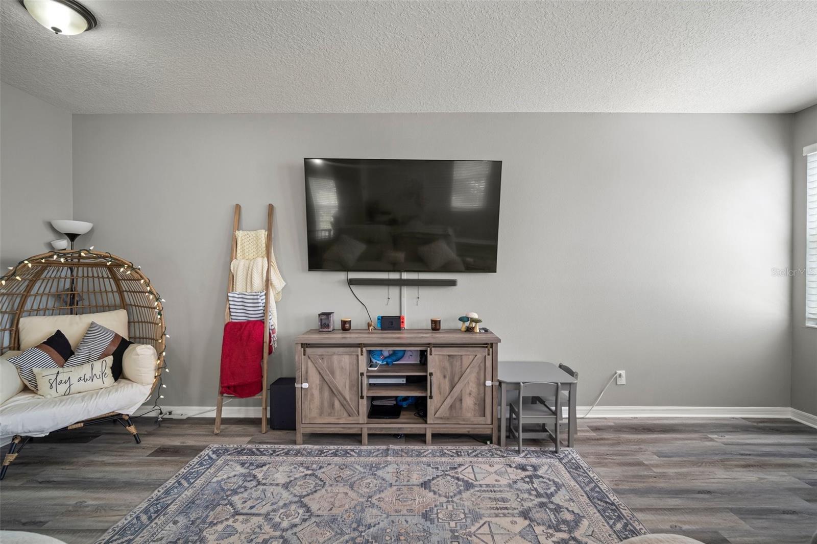 Image 10 of 47 For 3056 Pointeview Drive