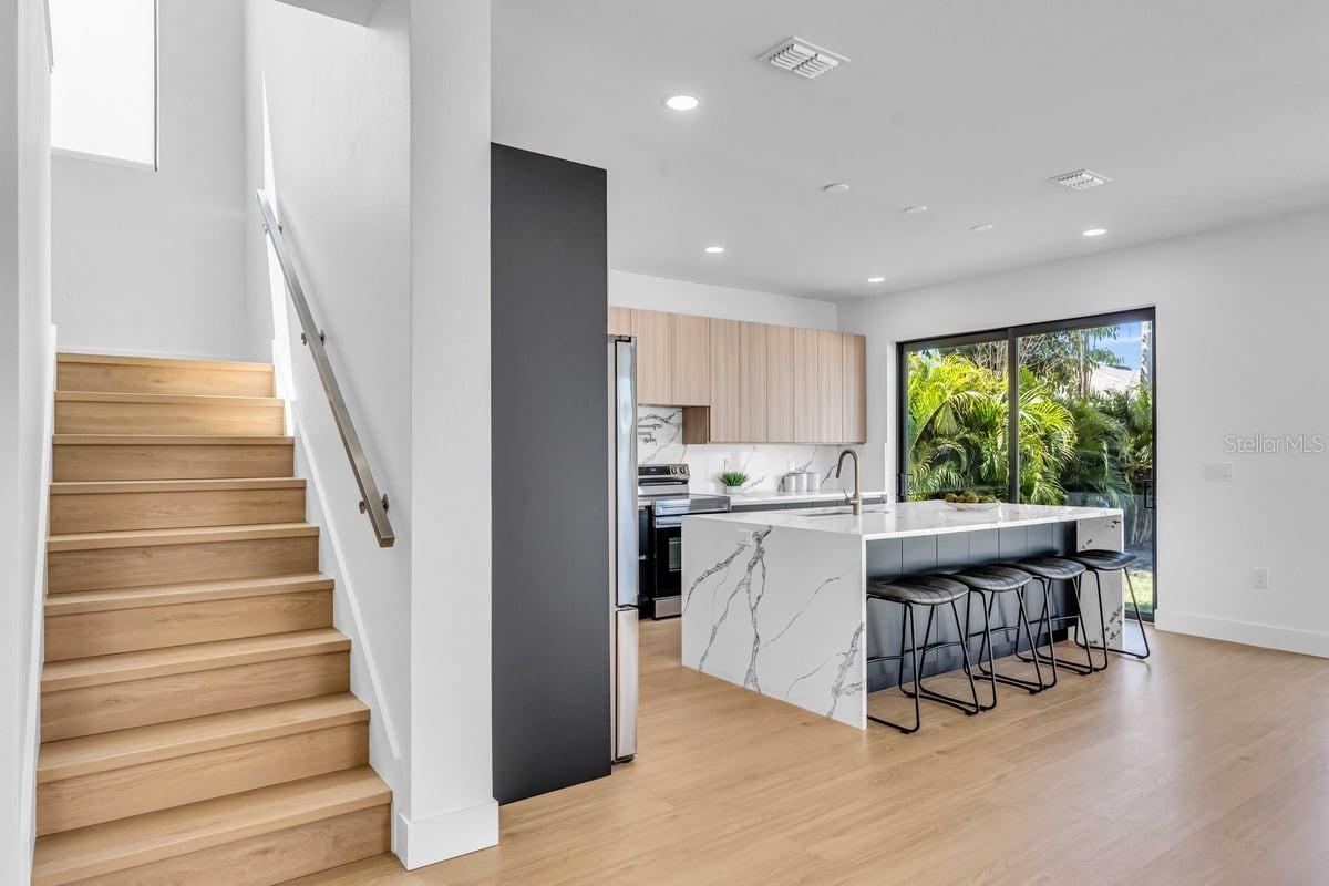 Image 14 of 28 For 2721 17th Avenue N