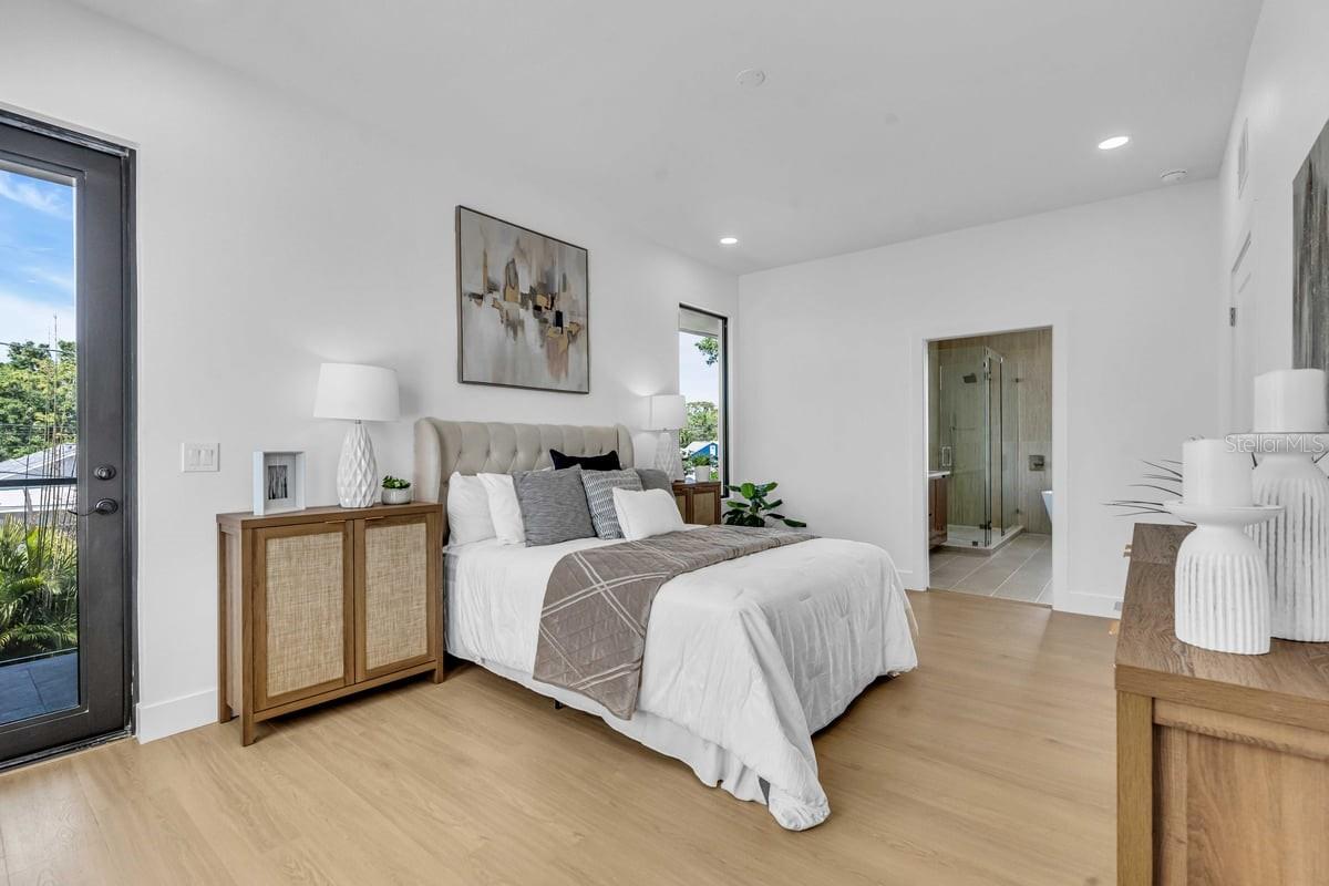 Image 15 of 28 For 2721 17th Avenue N