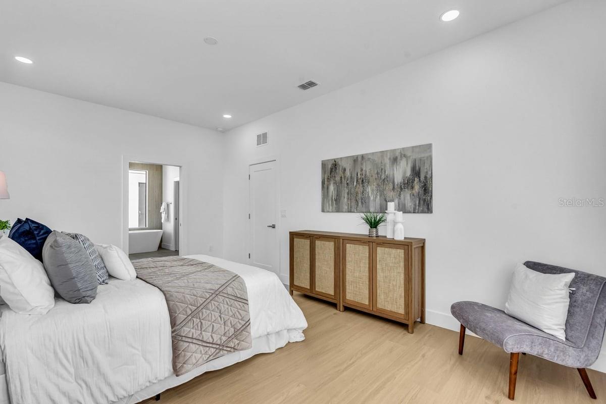 Image 16 of 28 For 2721 17th Avenue N