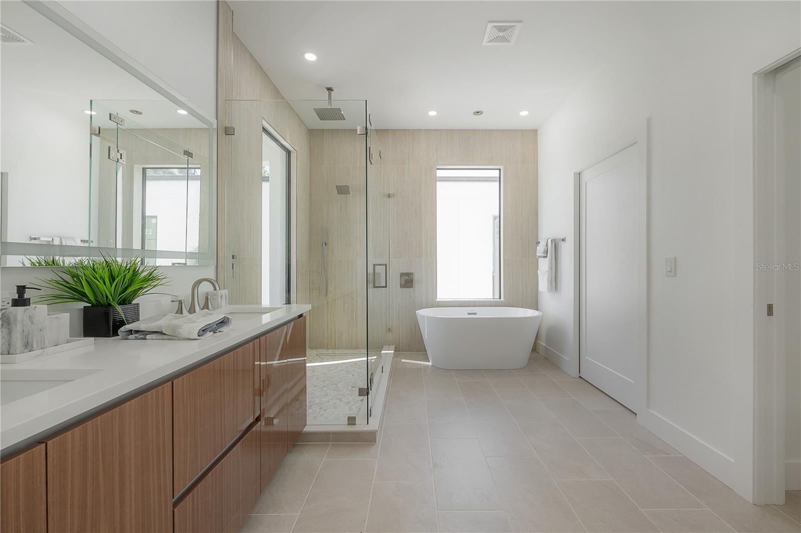 Image 18 of 28 For 2721 17th Avenue N