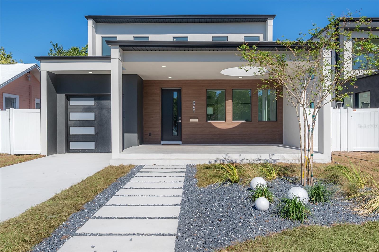 Image 2 of 28 For 2721 17th Avenue N