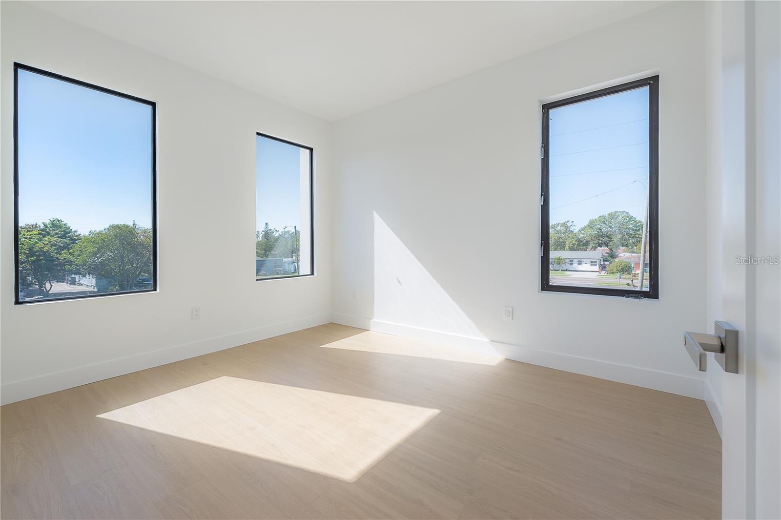 Image 21 of 28 For 2721 17th Avenue N