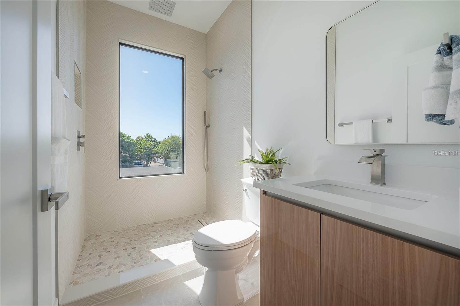 Image 24 of 28 For 2721 17th Avenue N