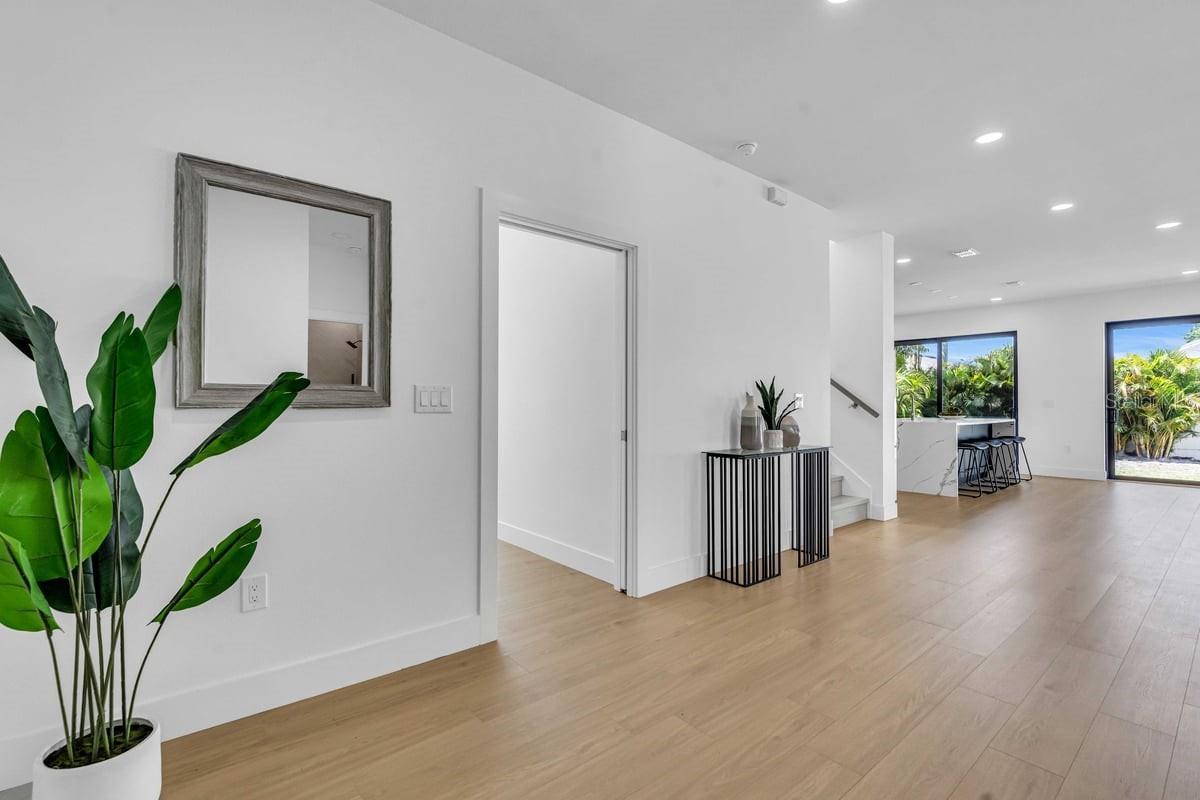 Image 4 of 28 For 2721 17th Avenue N
