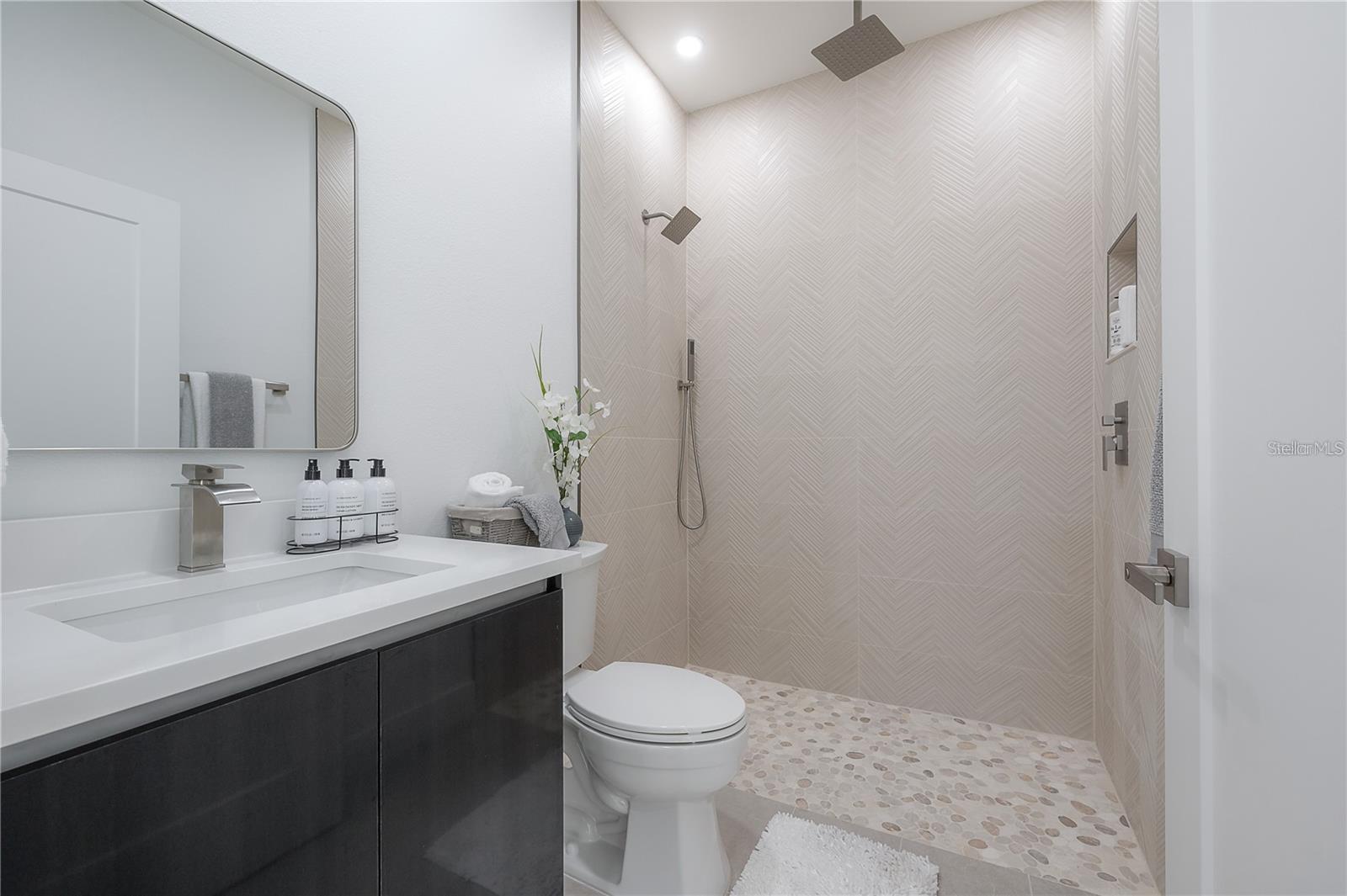 Image 6 of 28 For 2721 17th Avenue N