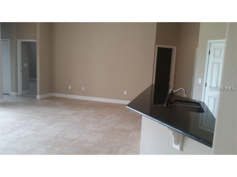 Image 4 of 10 For 8107 Hampton Glen Drive